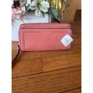 COACH Women's Wallet Tea Rose Syle# F49157 -New with Tags-